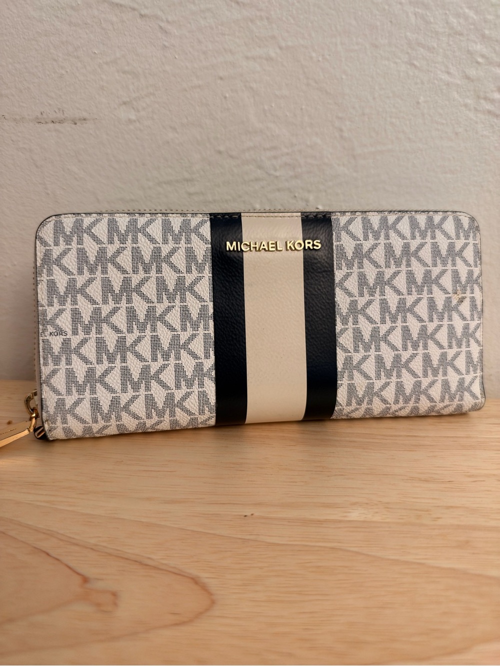 Michael Kors Cream & Black Signature Zip Wallet